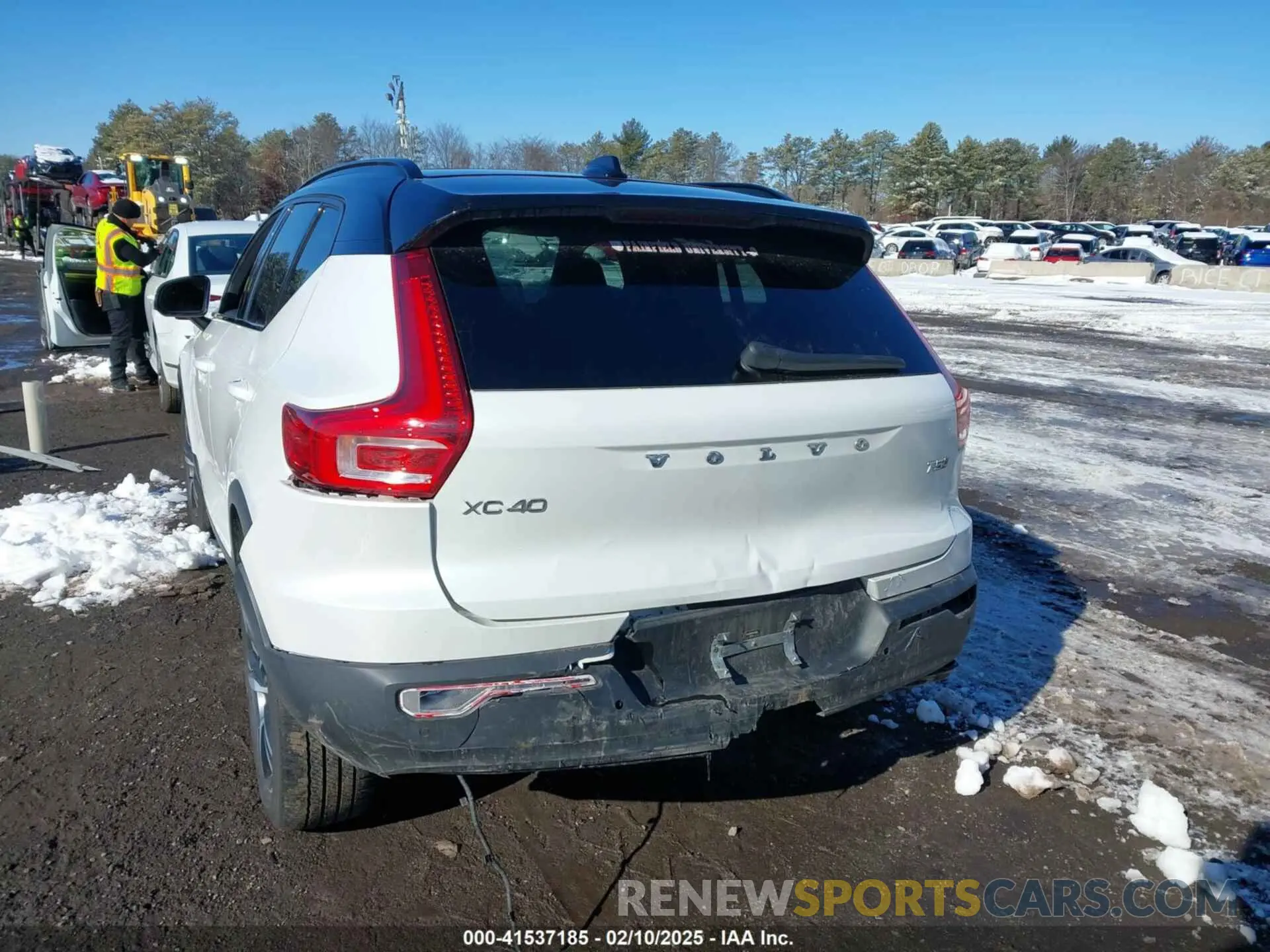 16 Photograph of a damaged car YV4162UM7N2730895 VOLVO XC40 2022