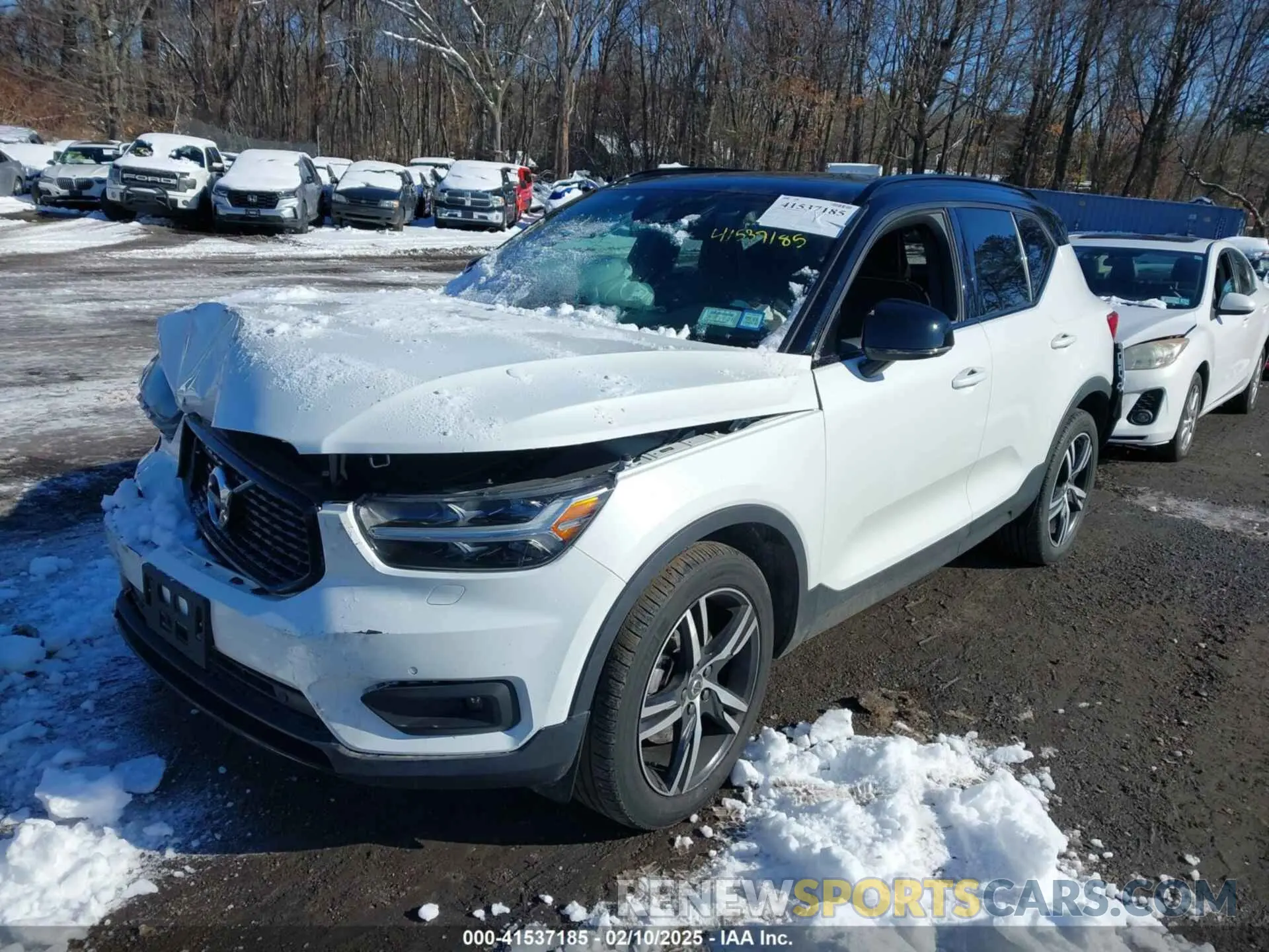 2 Photograph of a damaged car YV4162UM7N2730895 VOLVO XC40 2022