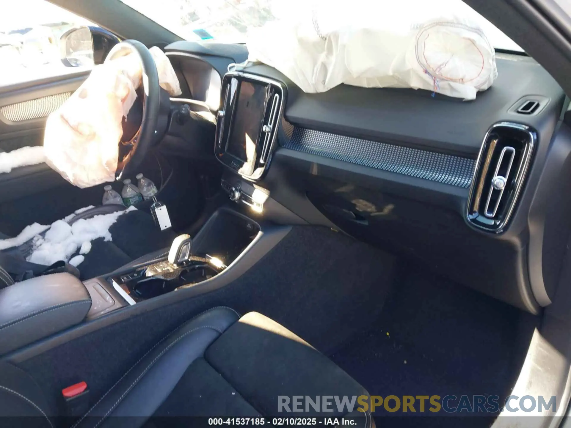 5 Photograph of a damaged car YV4162UM7N2730895 VOLVO XC40 2022