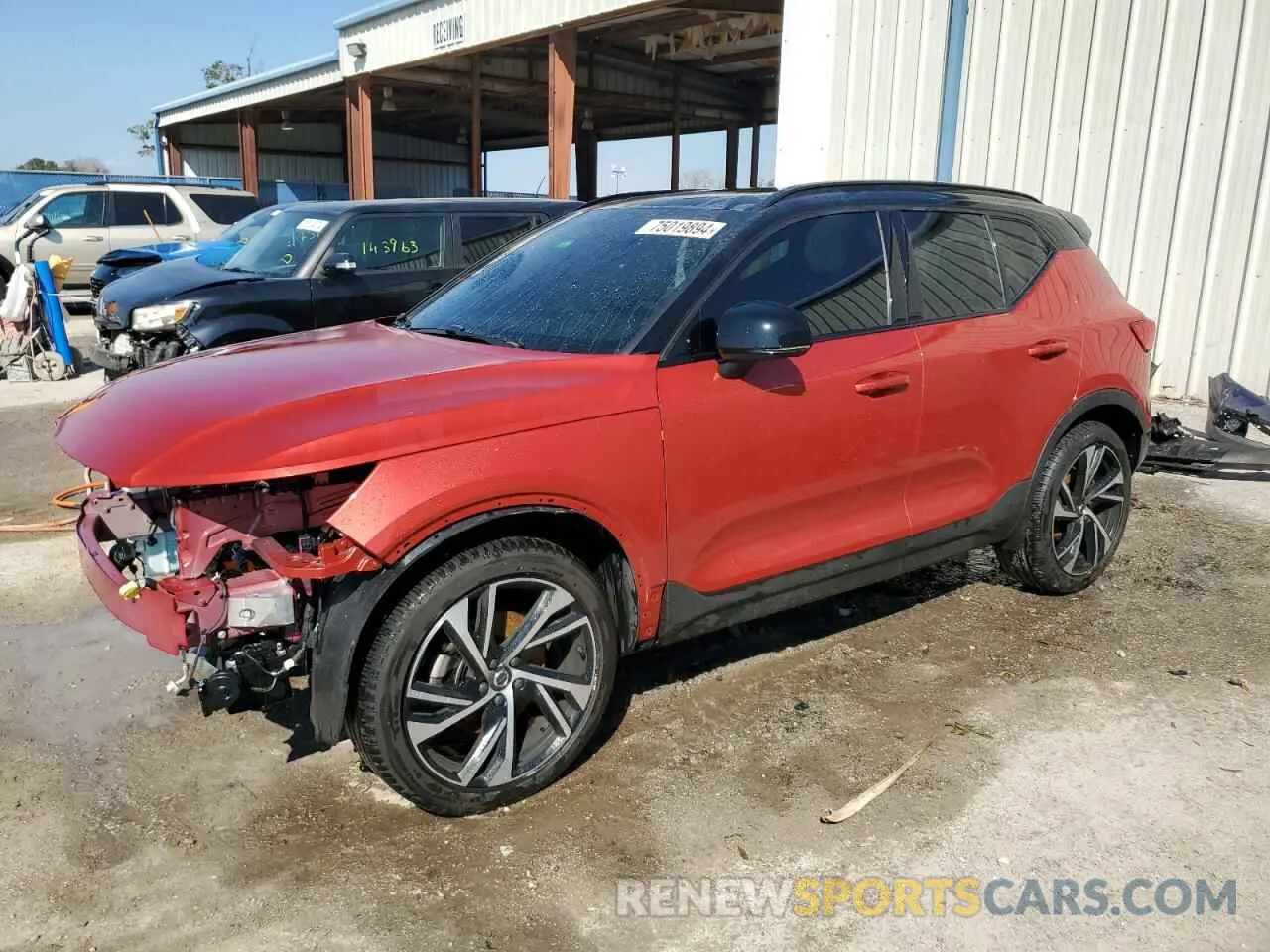 1 Photograph of a damaged car YV4162UM9N2790385 VOLVO XC40 2022