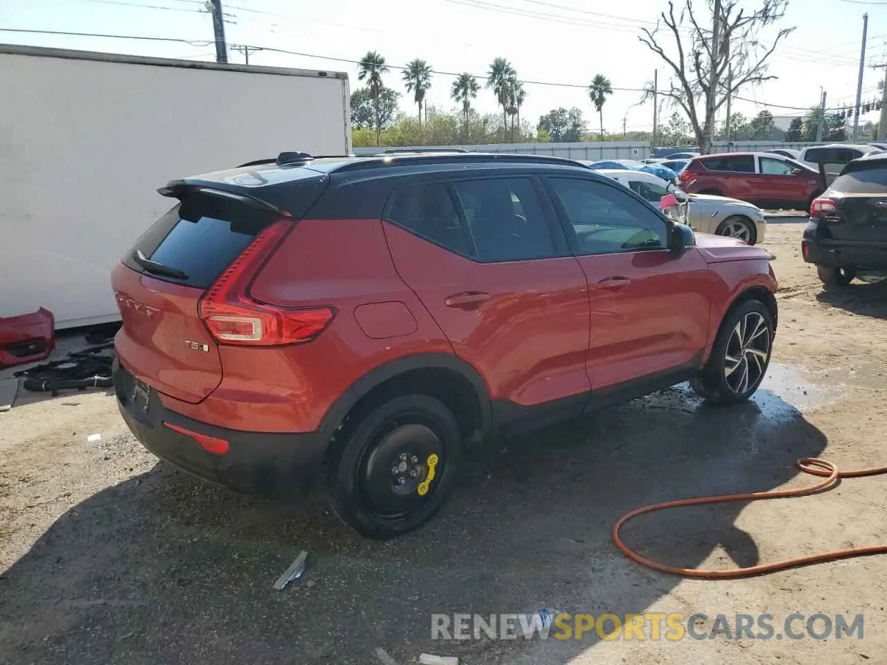 3 Photograph of a damaged car YV4162UM9N2790385 VOLVO XC40 2022