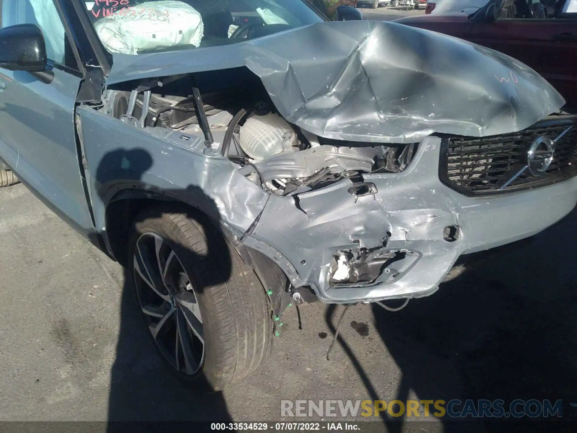 6 Photograph of a damaged car YV4162UMXN2657201 VOLVO XC40 2022