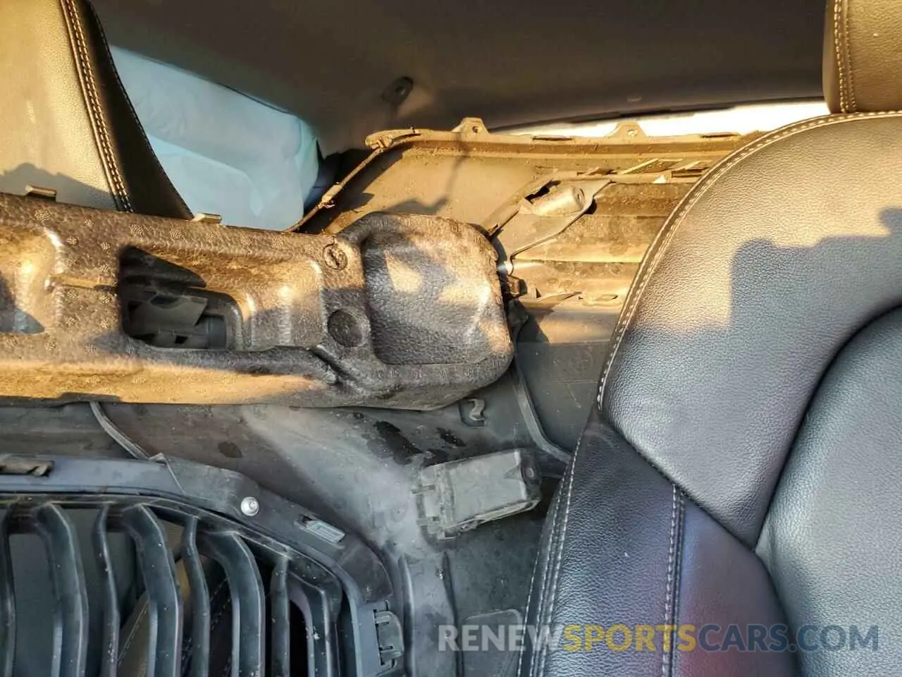 10 Photograph of a damaged car YV4AC2HK3N2706238 VOLVO XC40 2022