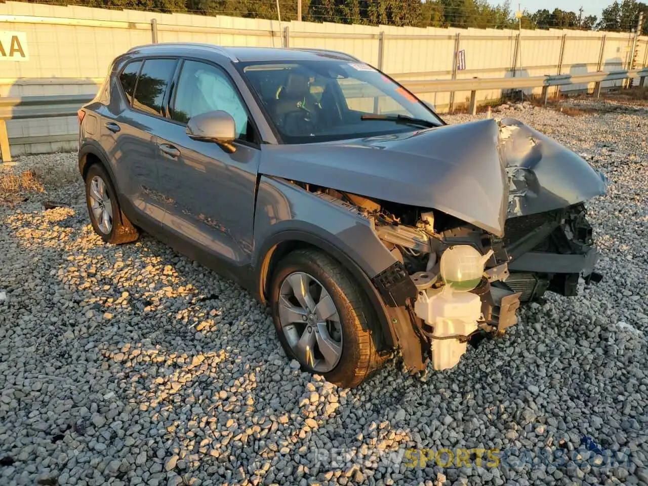 4 Photograph of a damaged car YV4AC2HK3N2706238 VOLVO XC40 2022