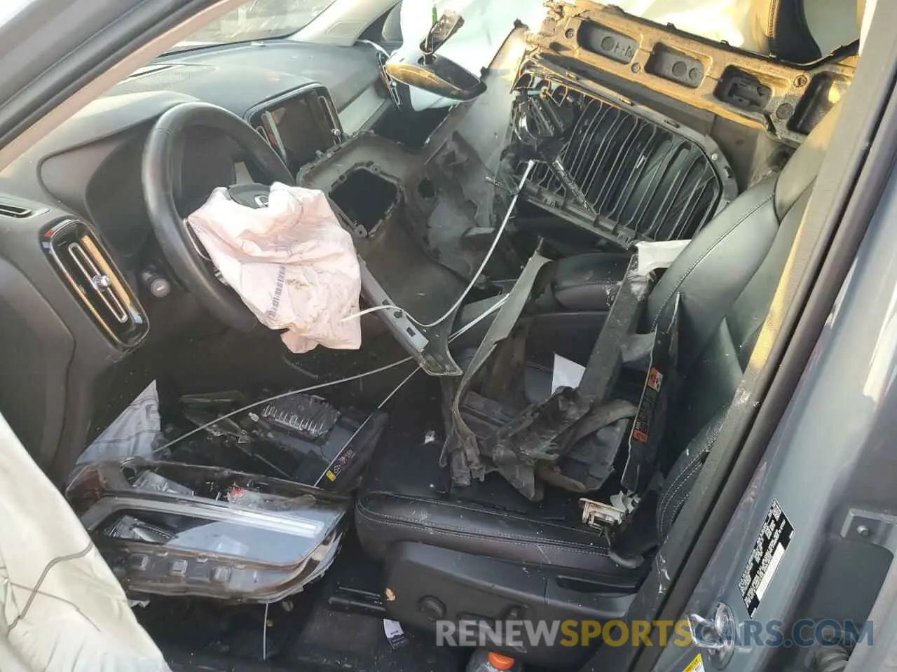 7 Photograph of a damaged car YV4AC2HK3N2706238 VOLVO XC40 2022