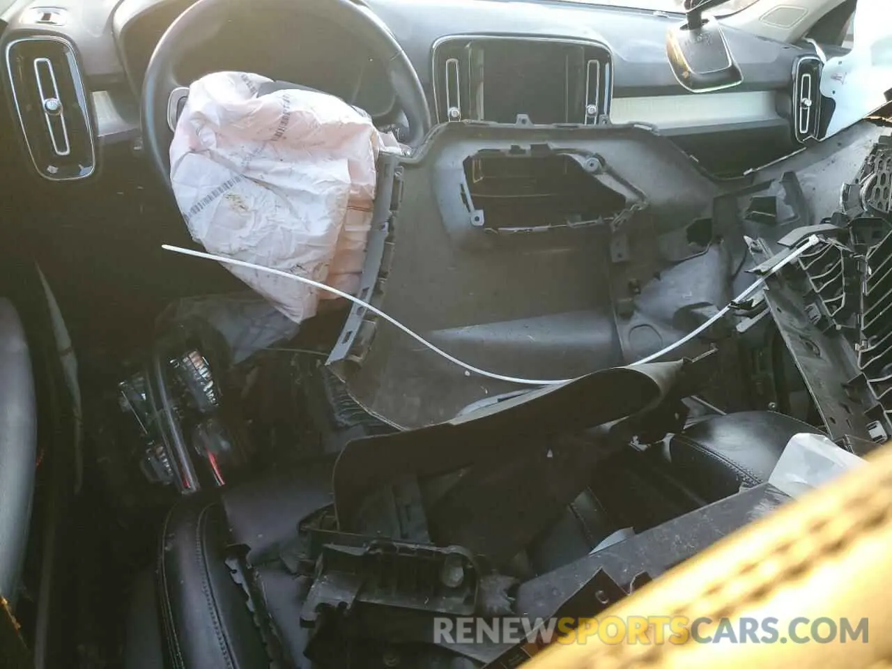 8 Photograph of a damaged car YV4AC2HK3N2706238 VOLVO XC40 2022