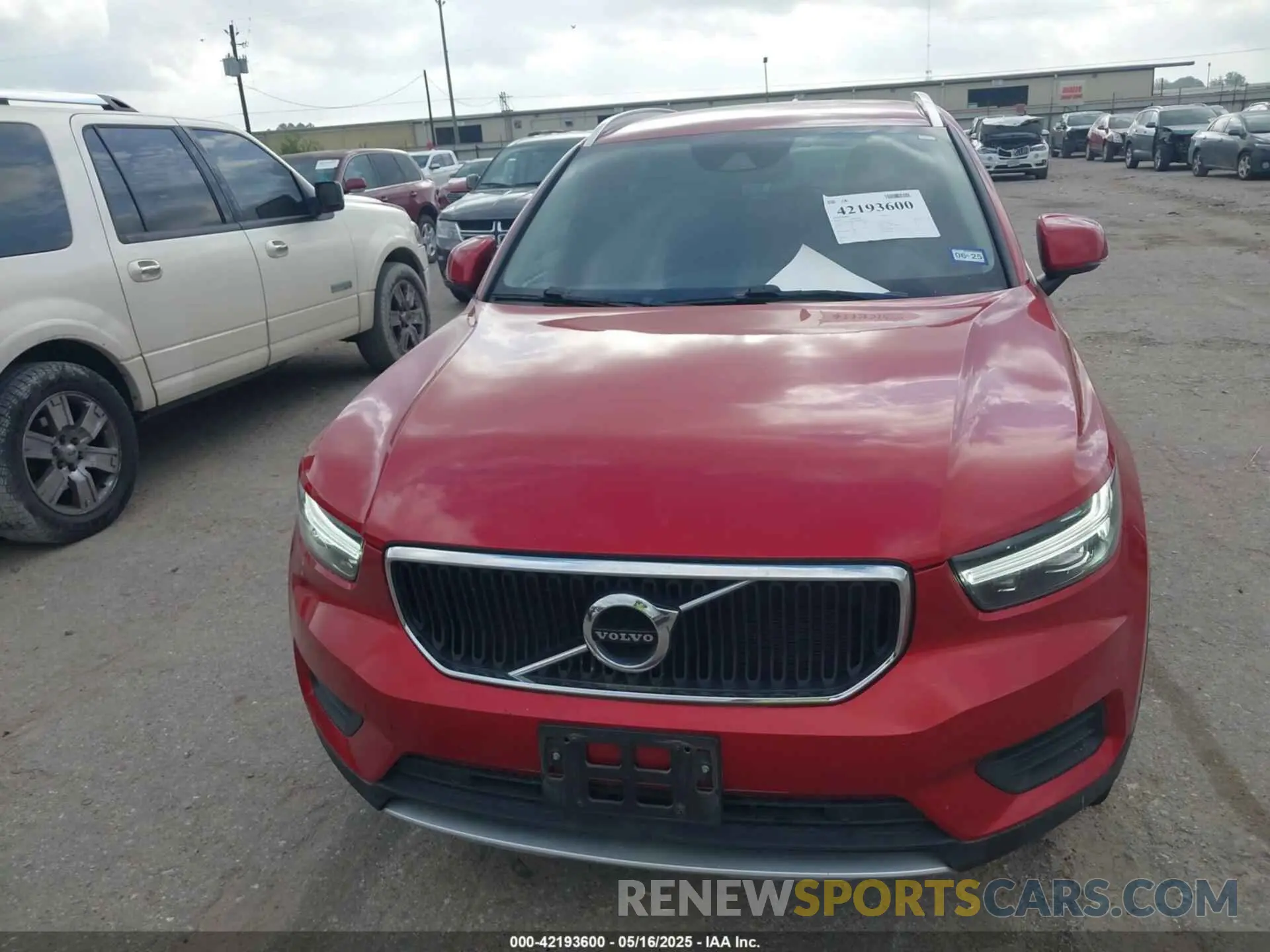 12 Photograph of a damaged car YV4AC2HK5N2748975 VOLVO XC40 2022