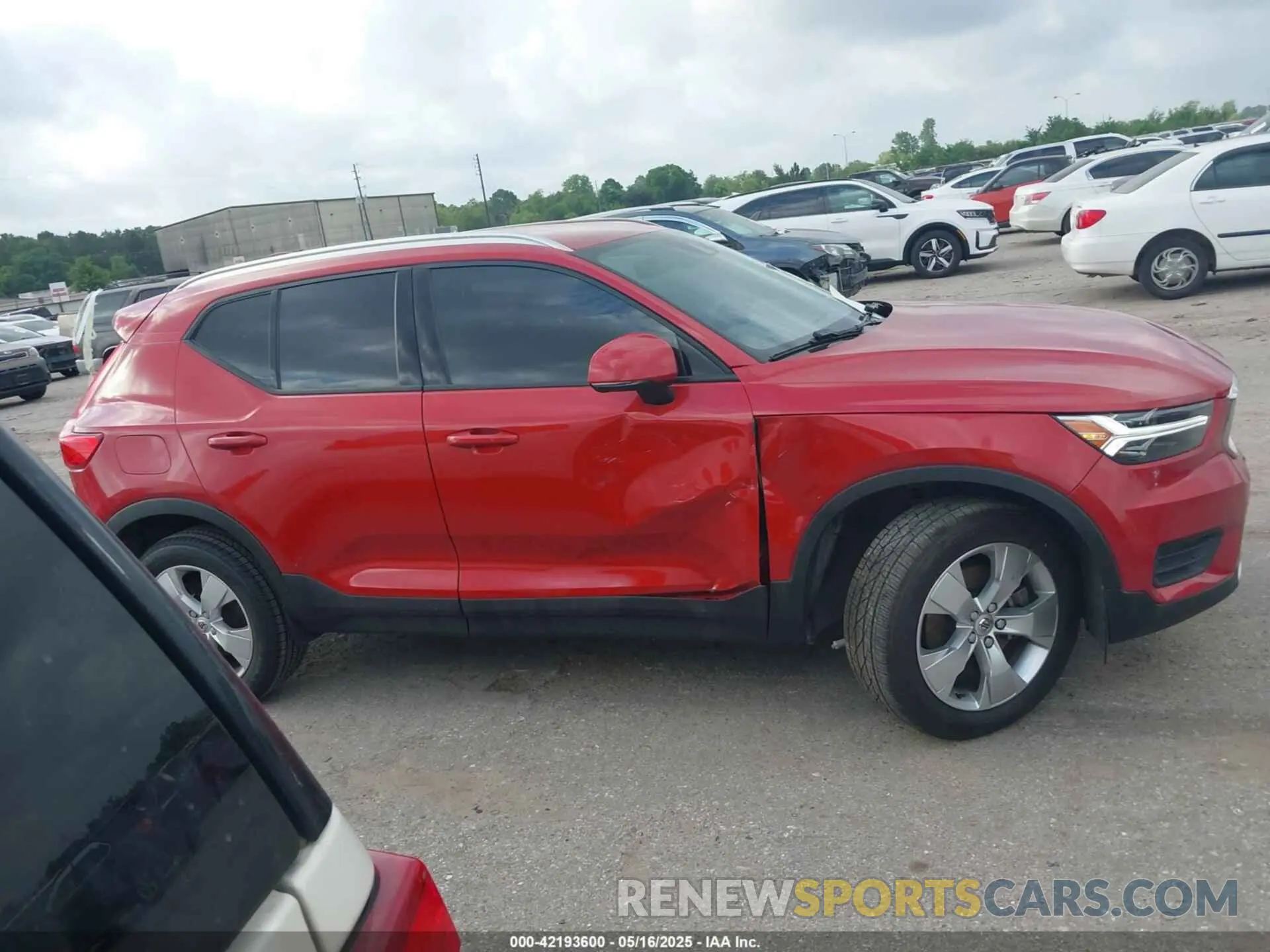 13 Photograph of a damaged car YV4AC2HK5N2748975 VOLVO XC40 2022