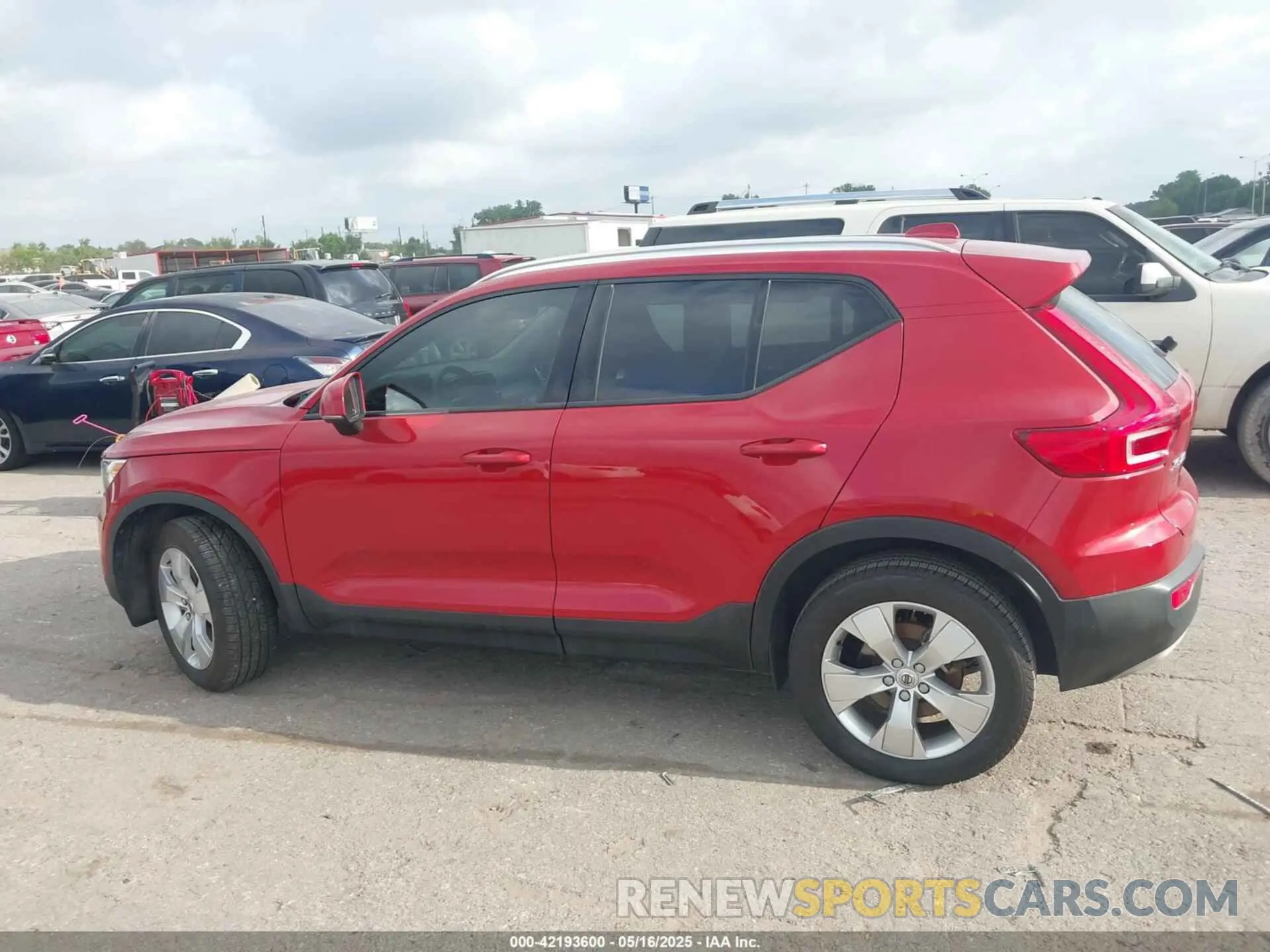 14 Photograph of a damaged car YV4AC2HK5N2748975 VOLVO XC40 2022