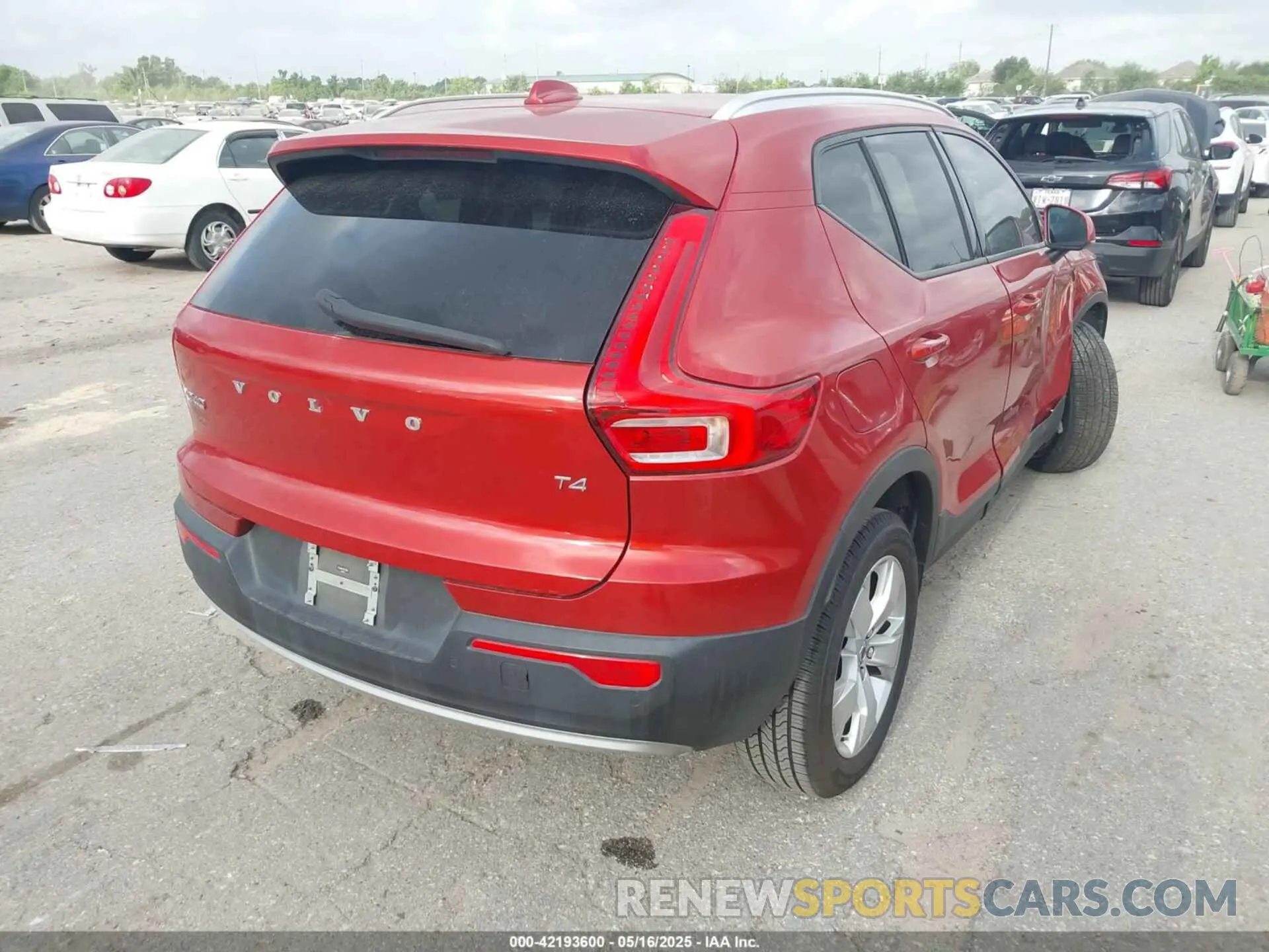 4 Photograph of a damaged car YV4AC2HK5N2748975 VOLVO XC40 2022