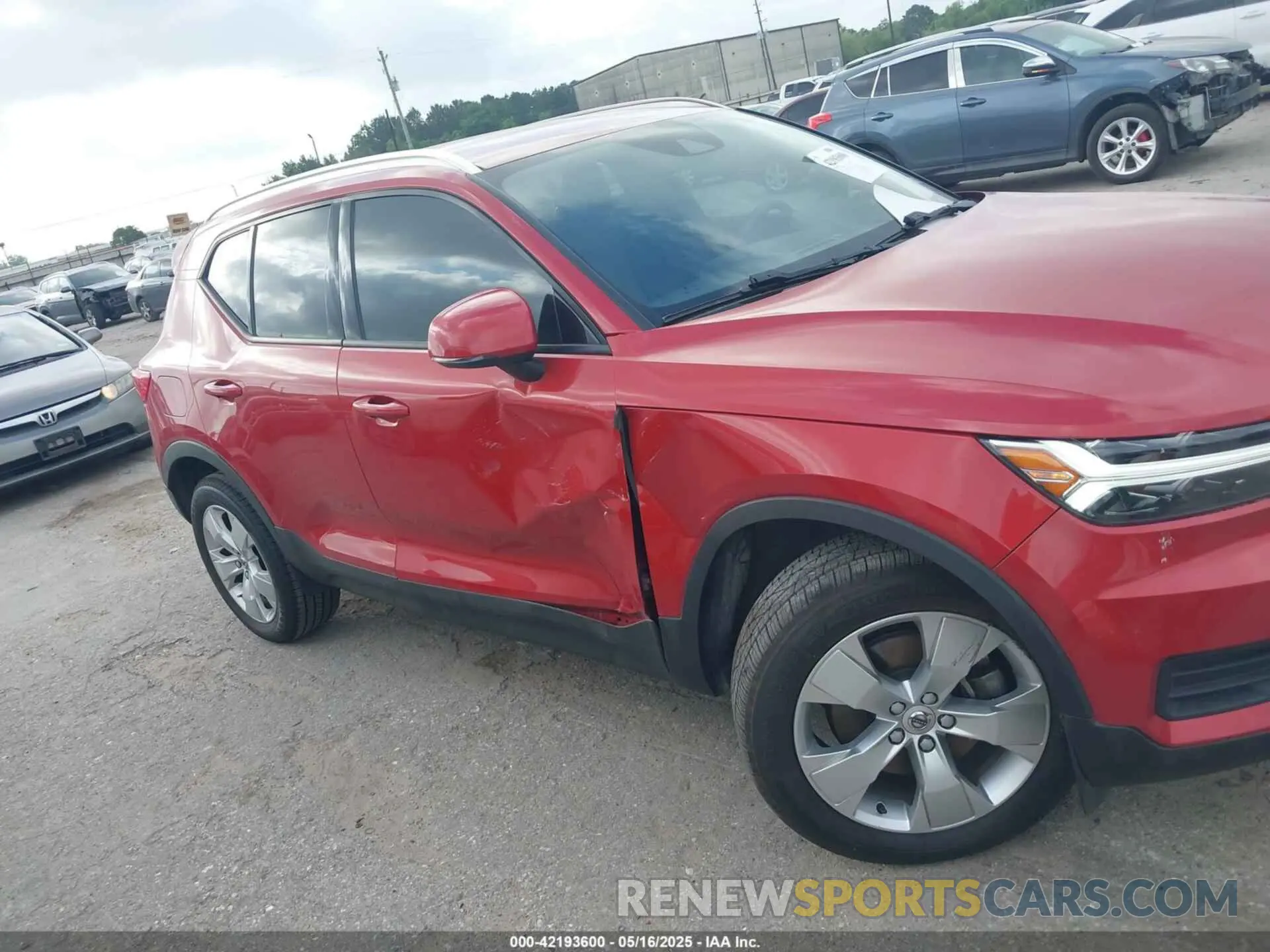 6 Photograph of a damaged car YV4AC2HK5N2748975 VOLVO XC40 2022