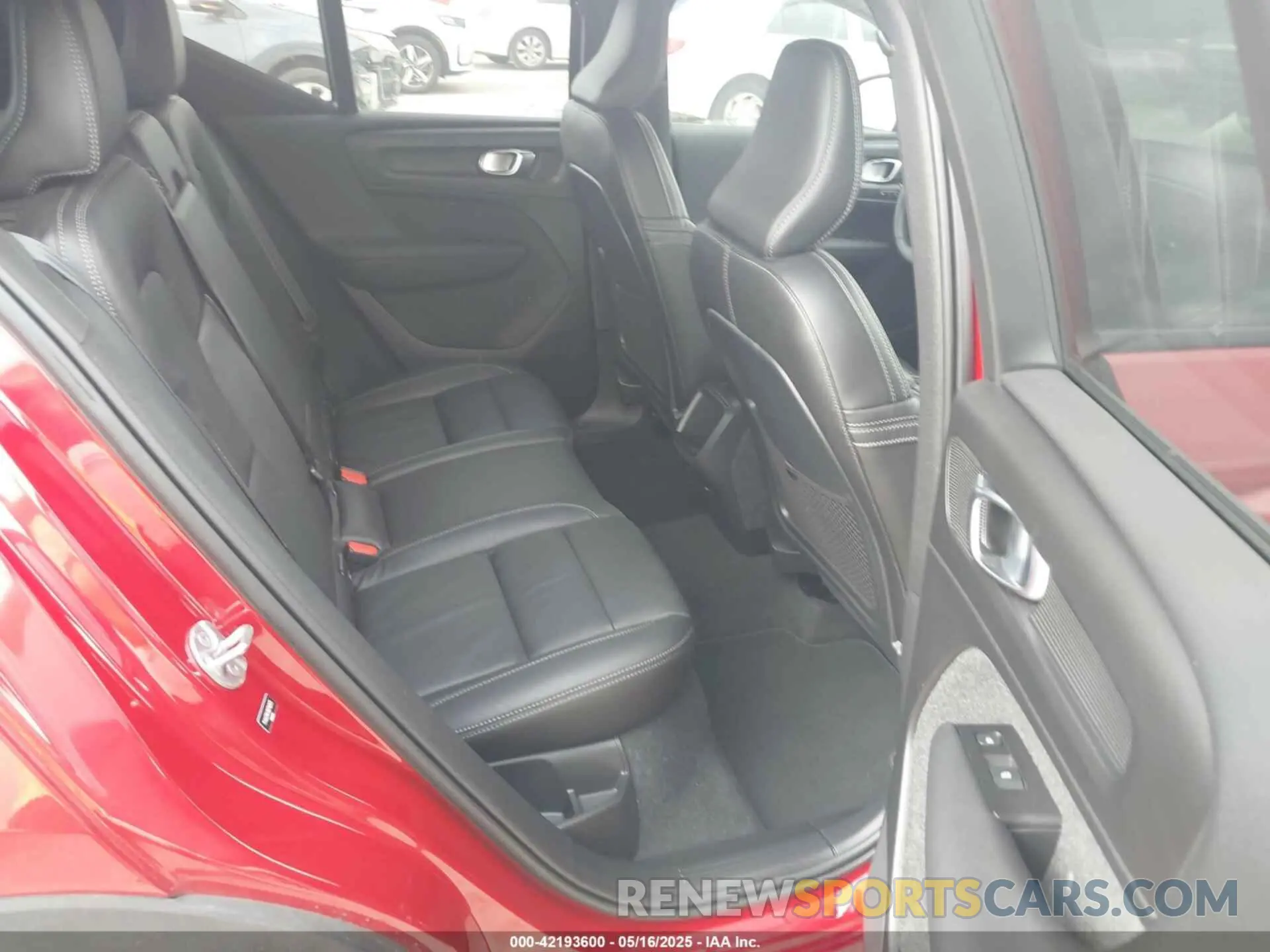 8 Photograph of a damaged car YV4AC2HK5N2748975 VOLVO XC40 2022