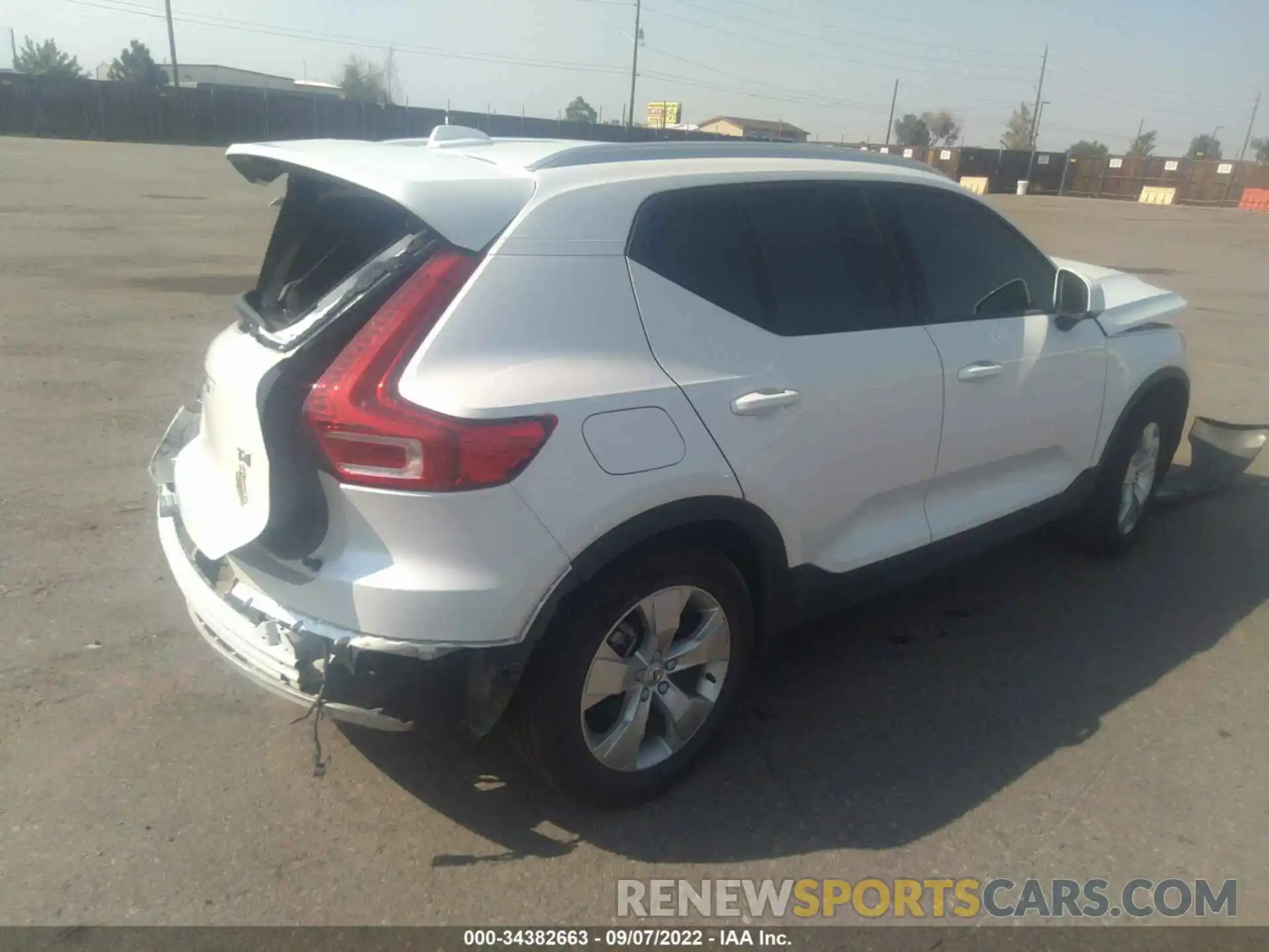 4 Photograph of a damaged car YV4AC2HK8N2705344 VOLVO XC40 2022