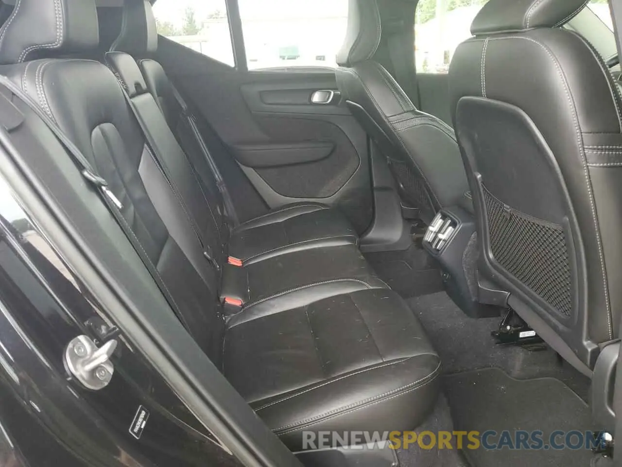 10 Photograph of a damaged car YV4AC2HKXN2760409 VOLVO XC40 2022