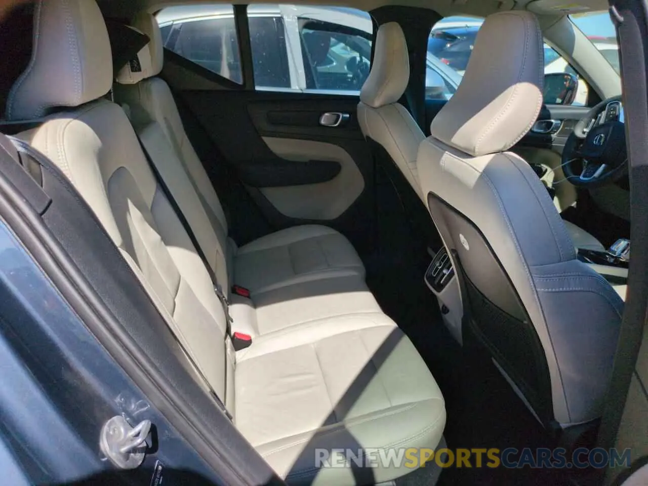 11 Photograph of a damaged car YV4AC2HL4N2745980 VOLVO XC40 2022