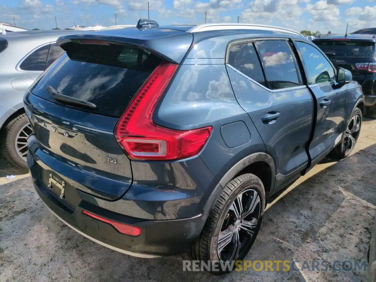 3 Photograph of a damaged car YV4AC2HL4N2745980 VOLVO XC40 2022