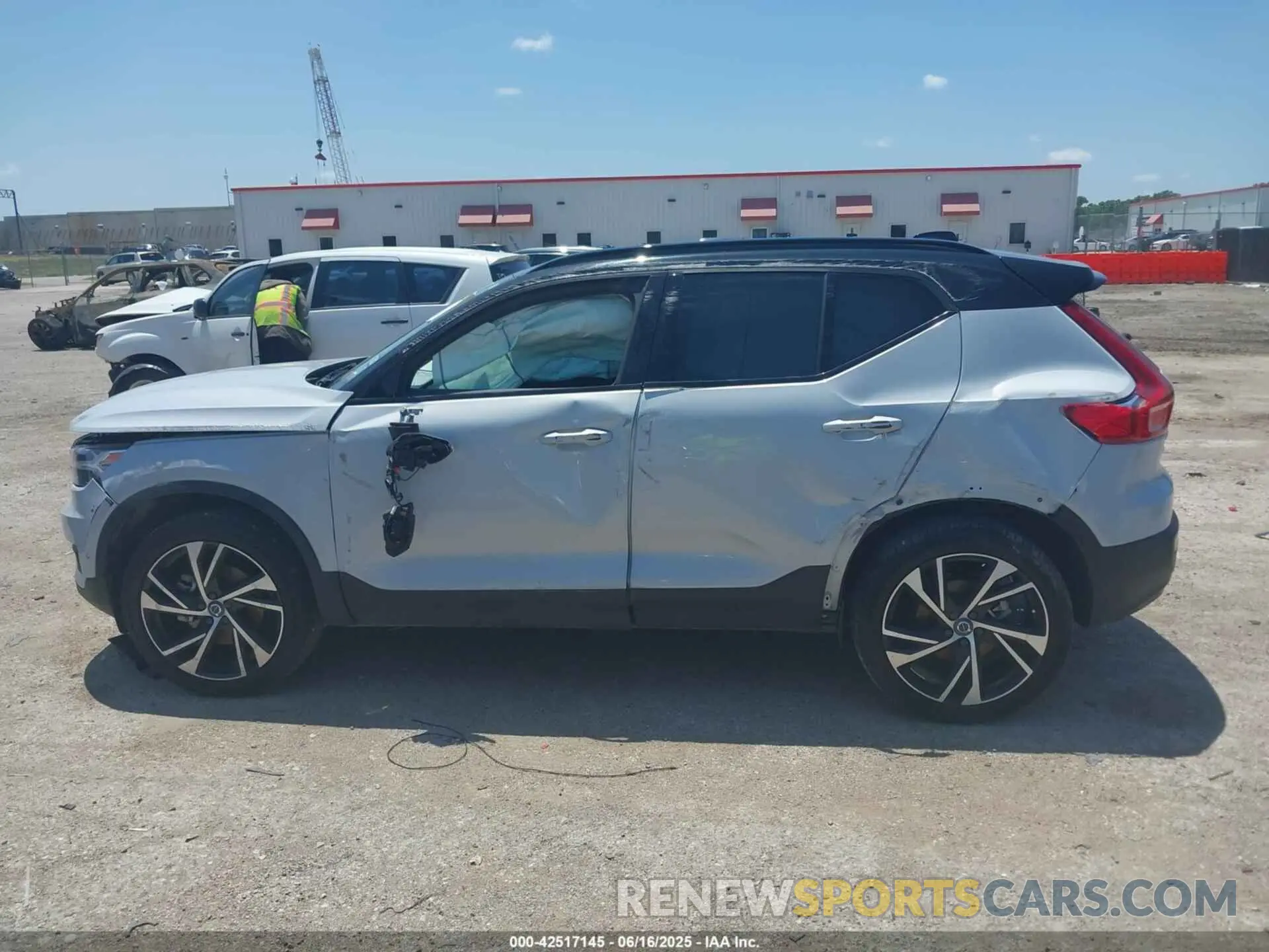 14 Photograph of a damaged car YV4AC2HM8N2741858 VOLVO XC40 2022