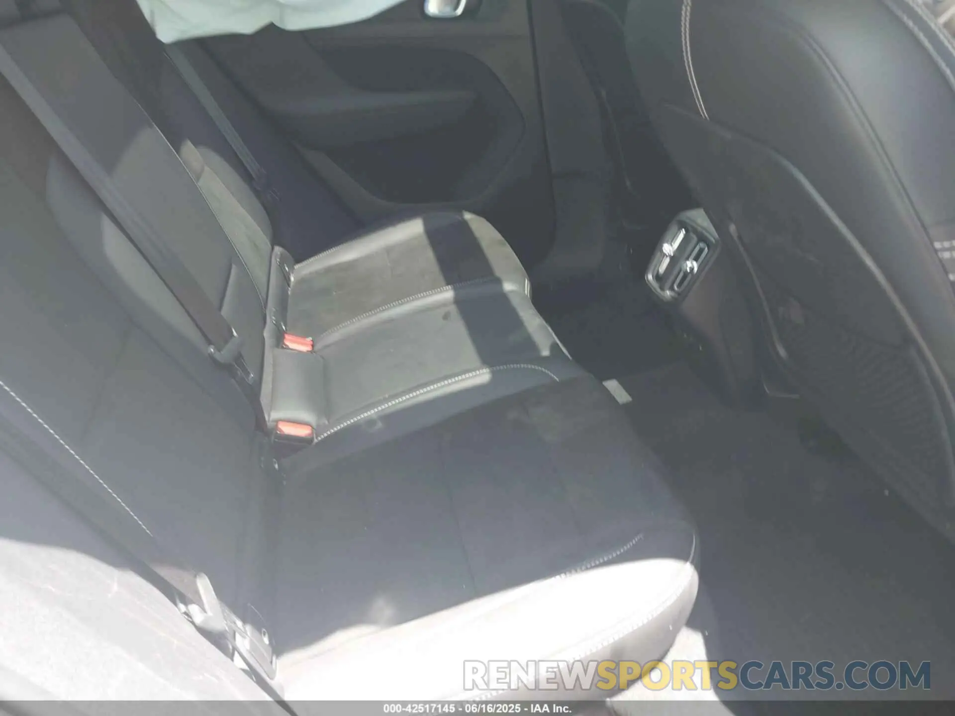 8 Photograph of a damaged car YV4AC2HM8N2741858 VOLVO XC40 2022