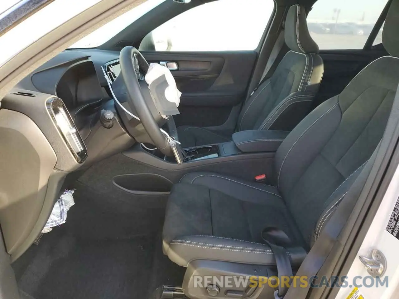 7 Photograph of a damaged car YV4ED3UL4P2017590 VOLVO XC40 2023