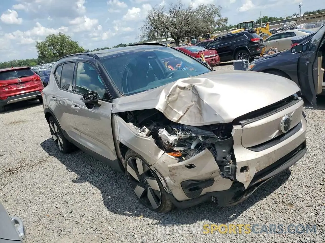 4 Photograph of a damaged car YV4ED3UM3P2013538 VOLVO XC40 2023