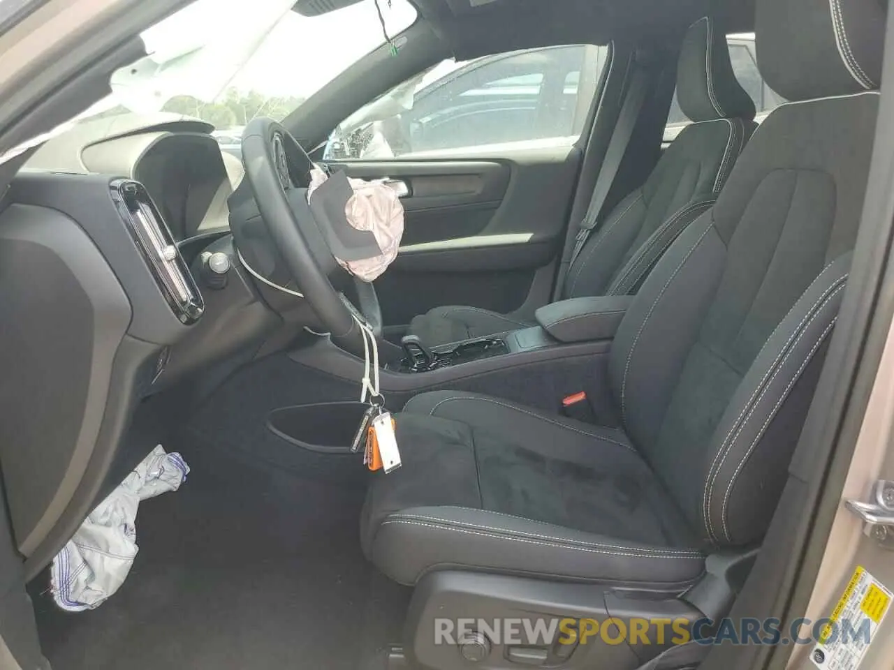 7 Photograph of a damaged car YV4ED3UM3P2013538 VOLVO XC40 2023