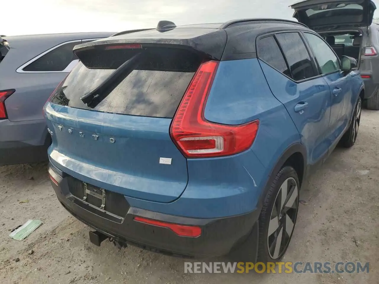 3 Photograph of a damaged car YV4ED3UM4P2968901 VOLVO XC40 2023