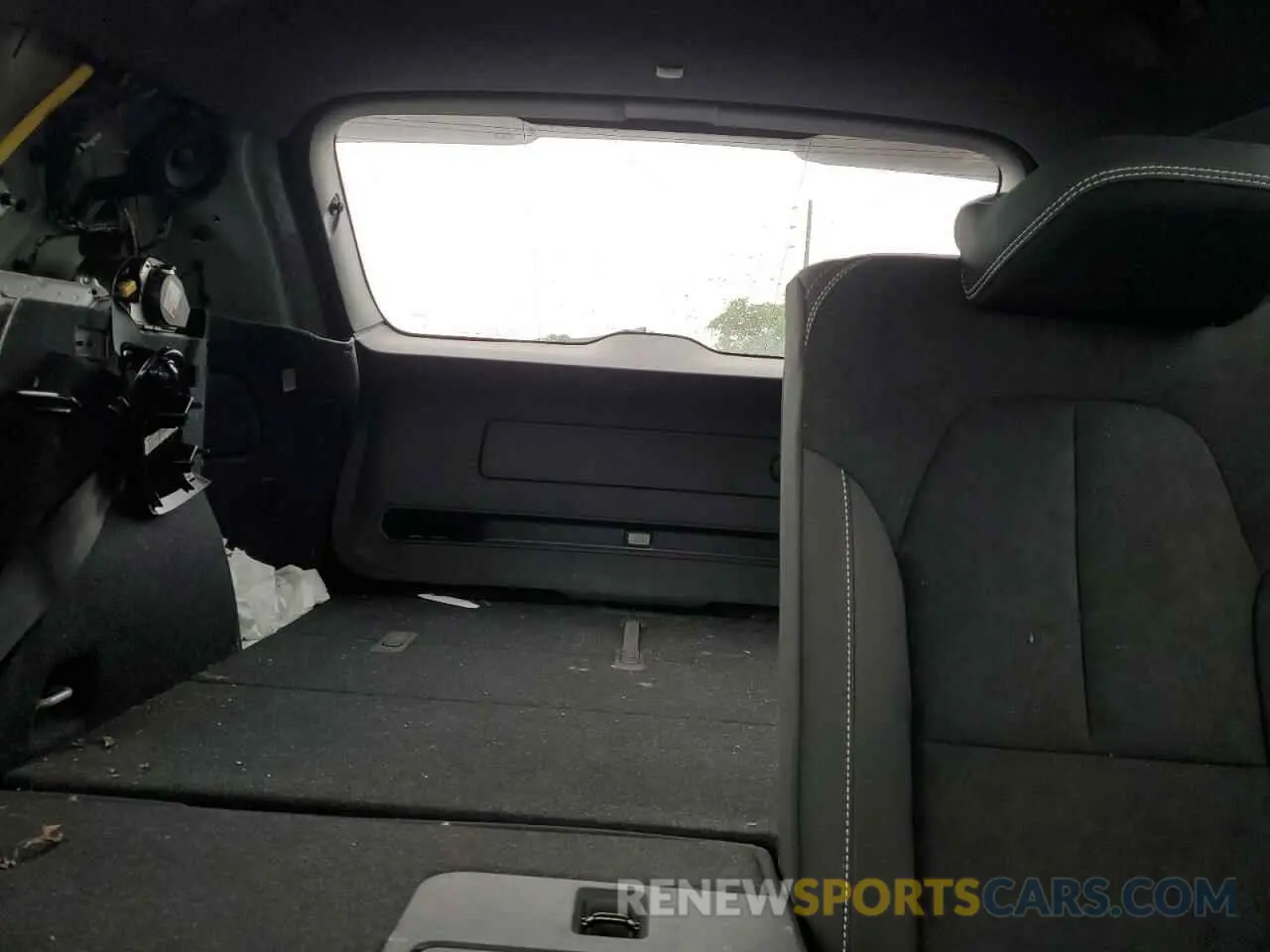 10 Photograph of a damaged car YV4ED3UM7P2946892 VOLVO XC40 2023