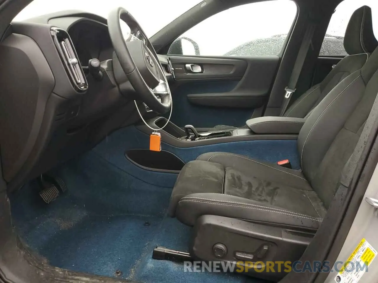 7 Photograph of a damaged car YV4ED3UM7P2946892 VOLVO XC40 2023