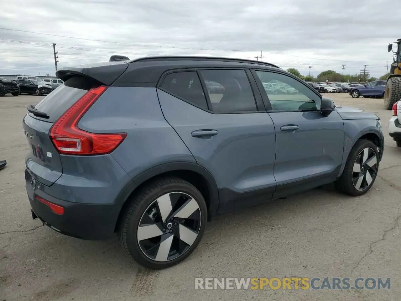 3 Photograph of a damaged car YV4ED3UM8P2961627 VOLVO XC40 2023