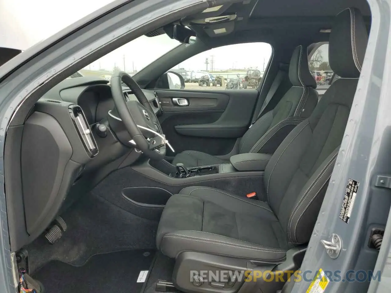 7 Photograph of a damaged car YV4ED3UM8P2961627 VOLVO XC40 2023