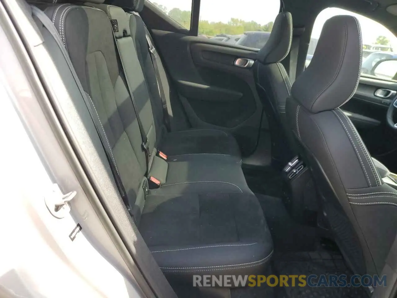 11 Photograph of a damaged car YV4ED3UW6P2069880 VOLVO XC40 2023