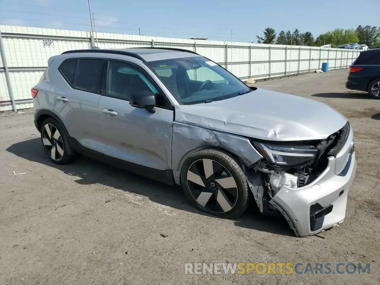 4 Photograph of a damaged car YV4ED3UW6P2069880 VOLVO XC40 2023