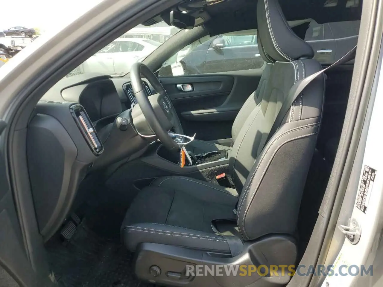 7 Photograph of a damaged car YV4ED3UW6P2069880 VOLVO XC40 2023
