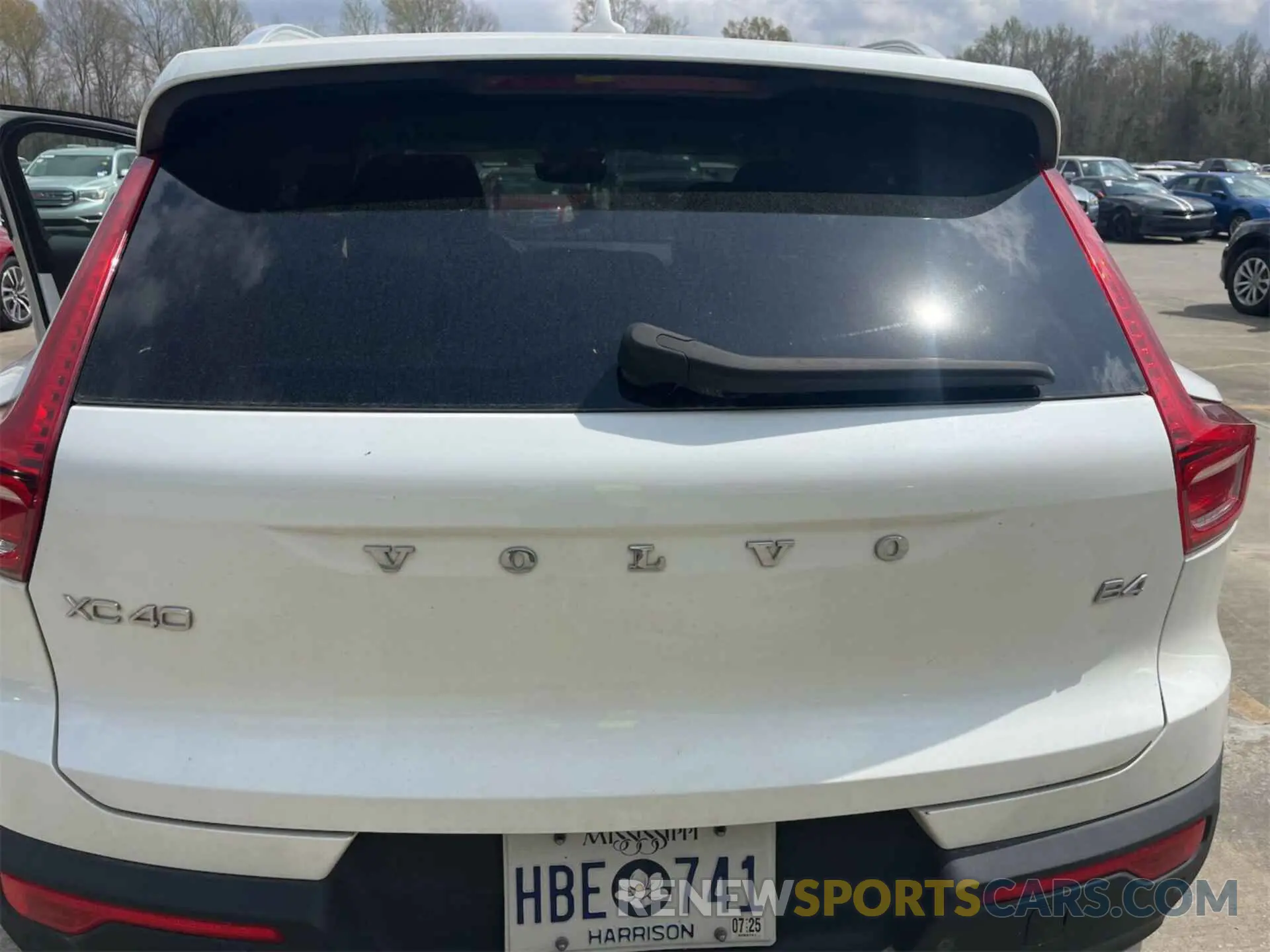14 Photograph of a damaged car YV4K92HKXP2060377 VOLVO XC40 2023