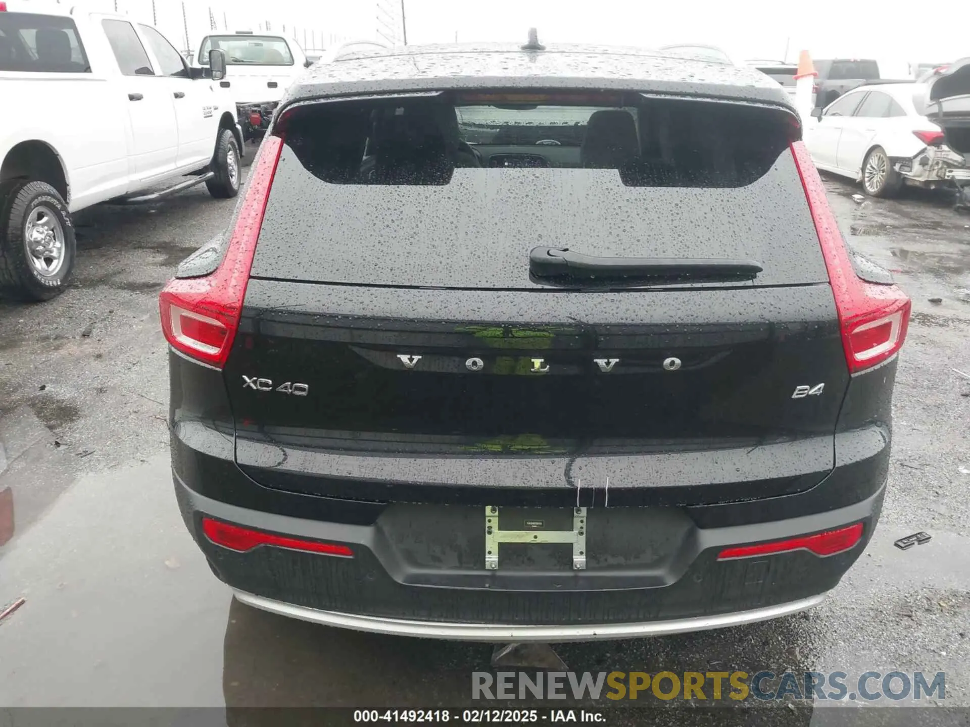 17 Photograph of a damaged car YV4K92HN3P2974545 VOLVO XC40 2023
