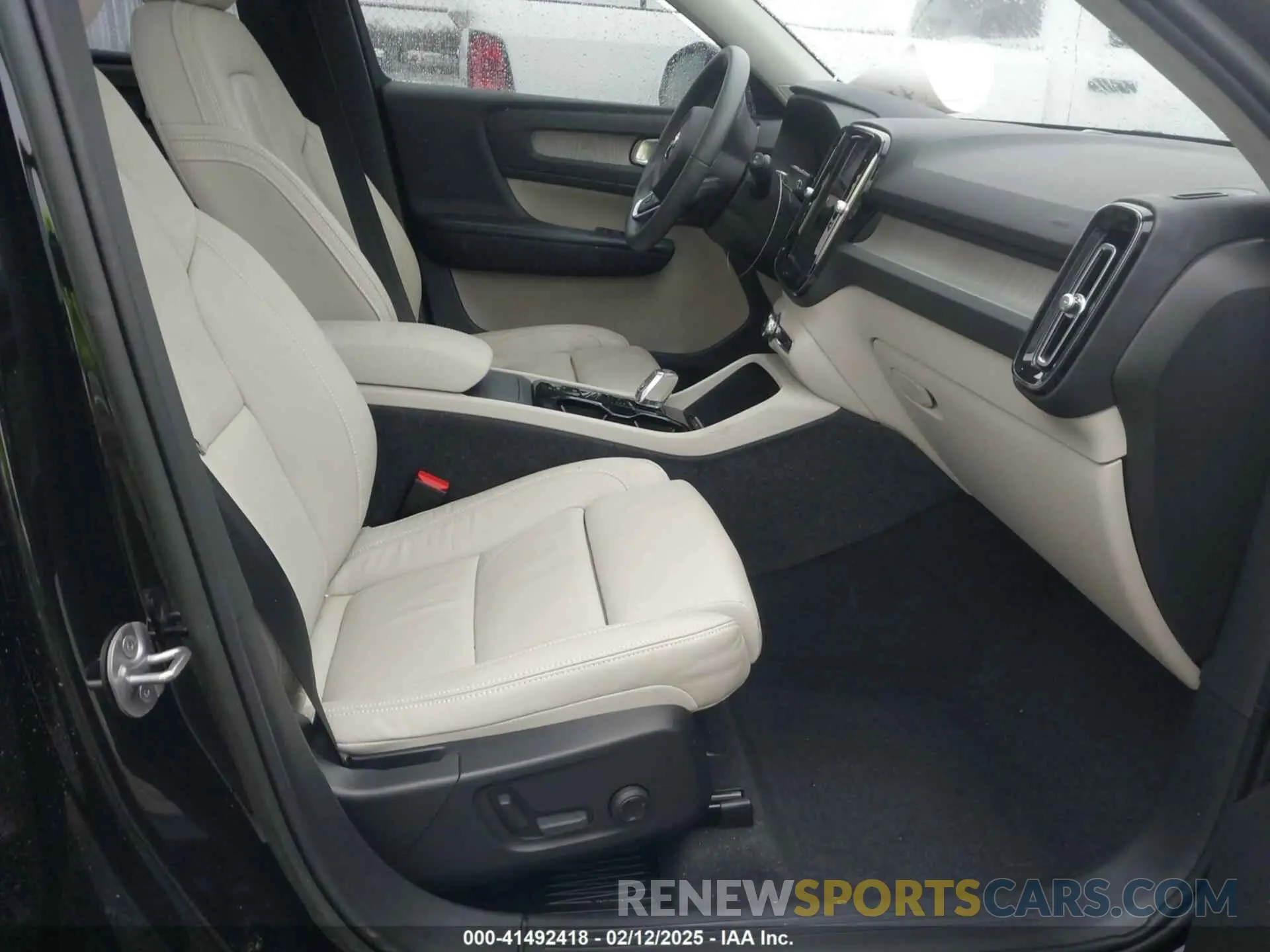 5 Photograph of a damaged car YV4K92HN3P2974545 VOLVO XC40 2023