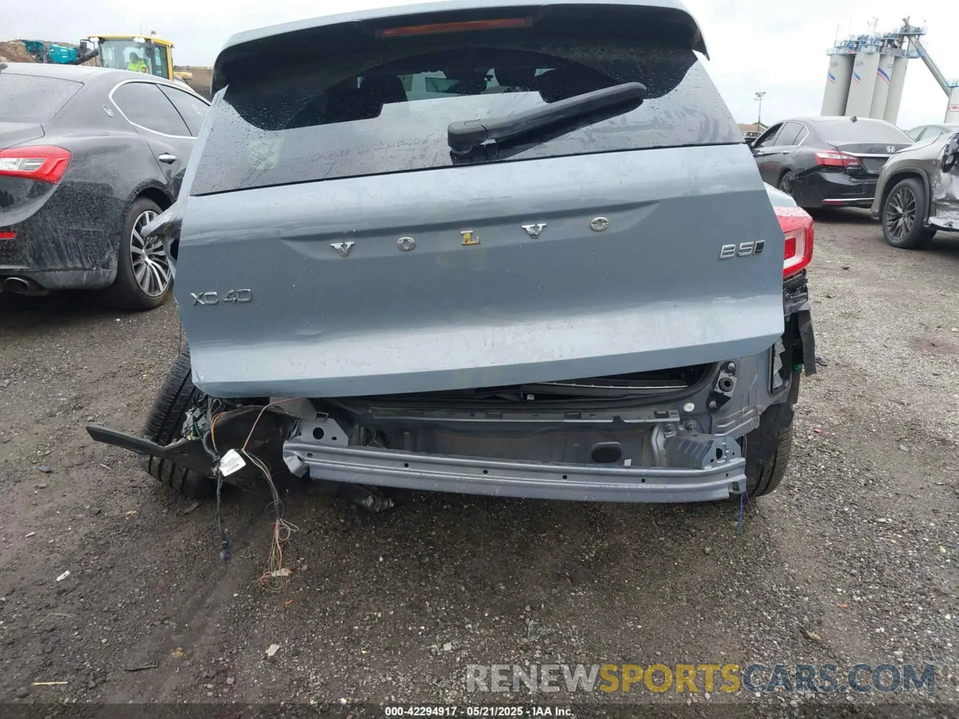 17 Photograph of a damaged car YV4L12UAXP2025895 VOLVO XC40 2023