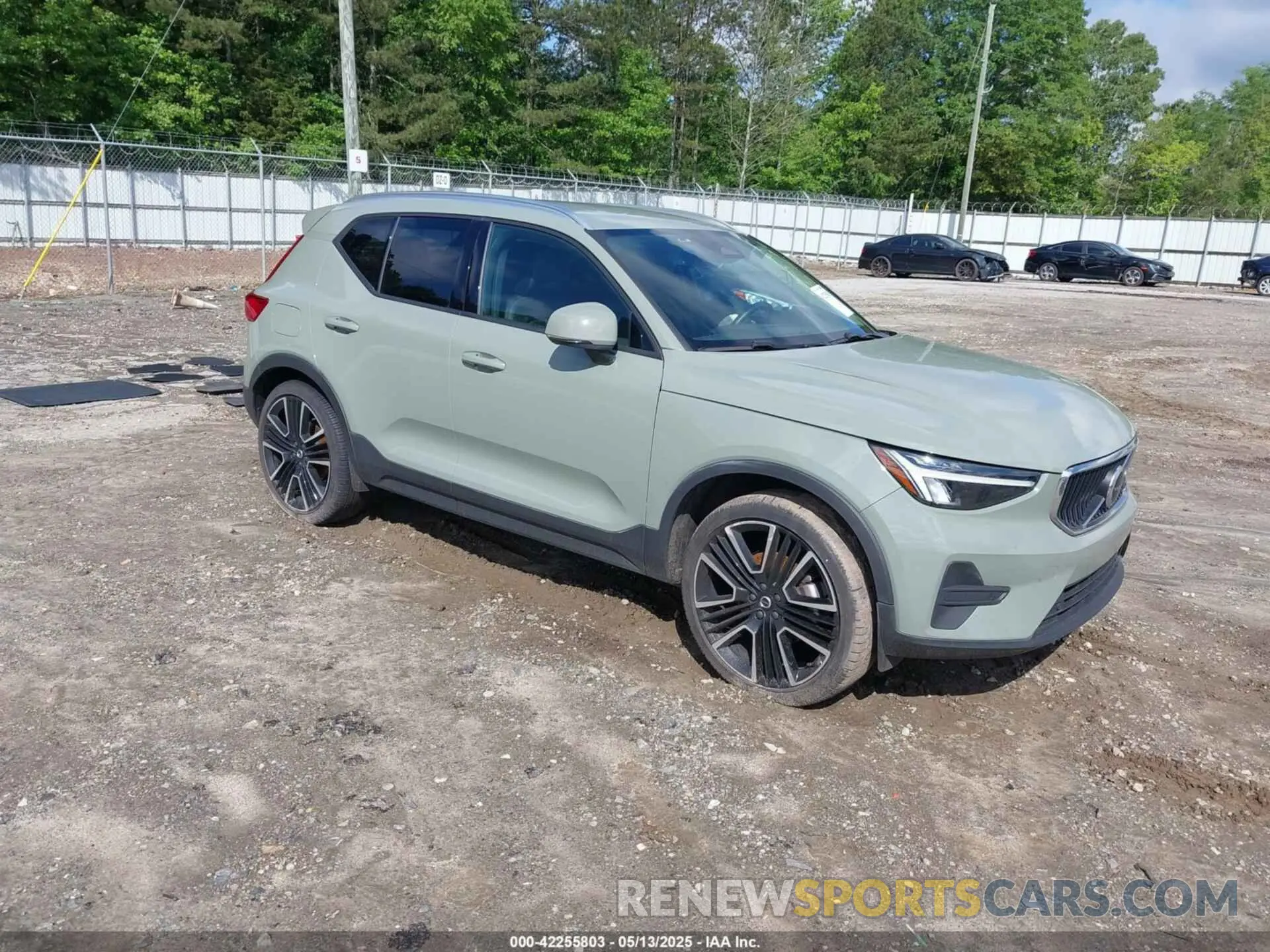 1 Photograph of a damaged car YV4L12UK3P2941522 VOLVO XC40 2023