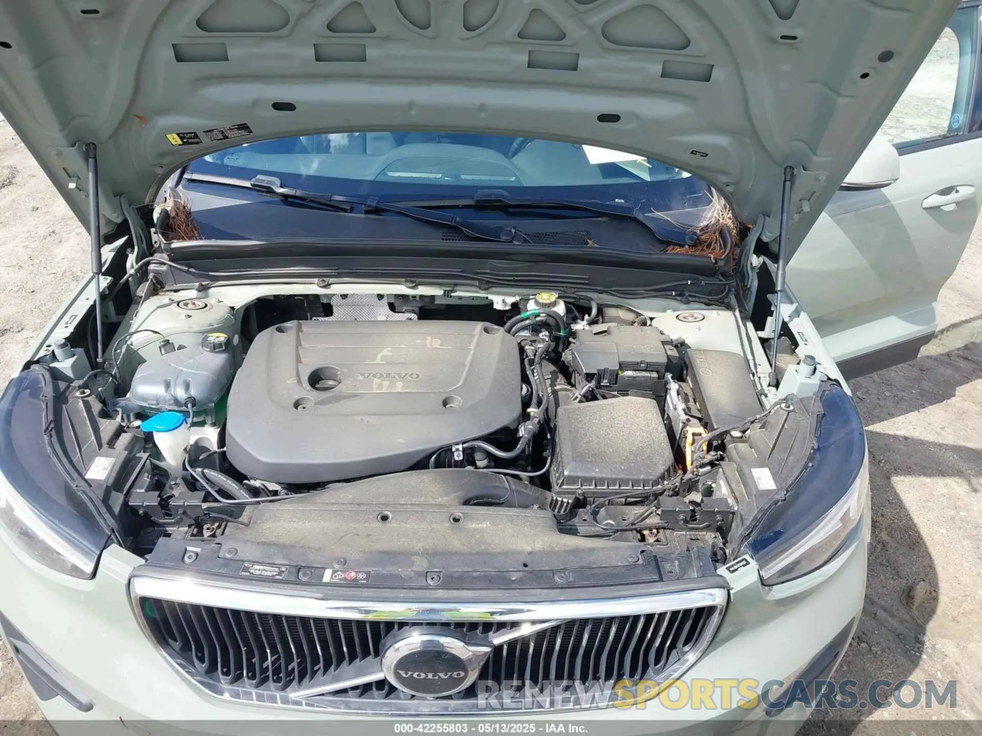 10 Photograph of a damaged car YV4L12UK3P2941522 VOLVO XC40 2023