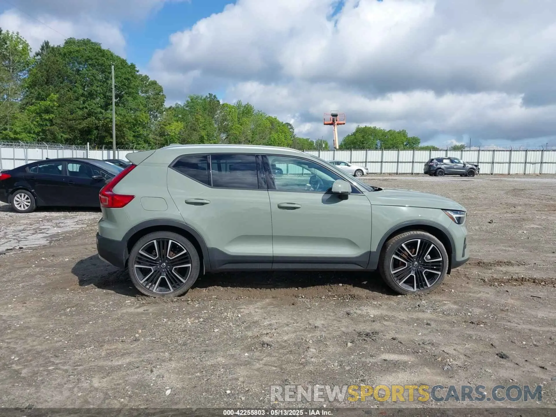 13 Photograph of a damaged car YV4L12UK3P2941522 VOLVO XC40 2023