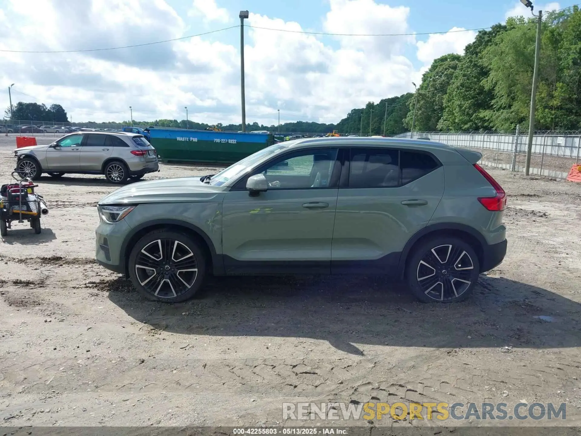 14 Photograph of a damaged car YV4L12UK3P2941522 VOLVO XC40 2023