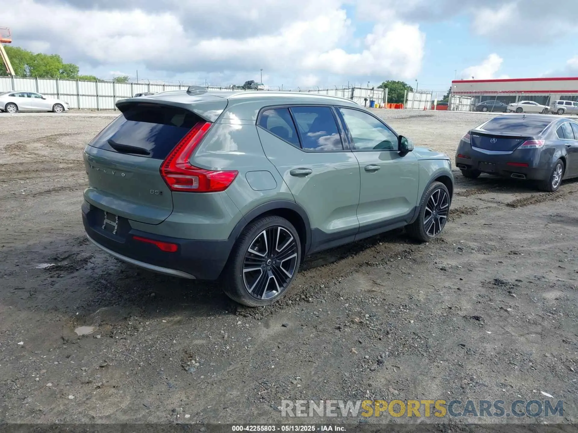 4 Photograph of a damaged car YV4L12UK3P2941522 VOLVO XC40 2023