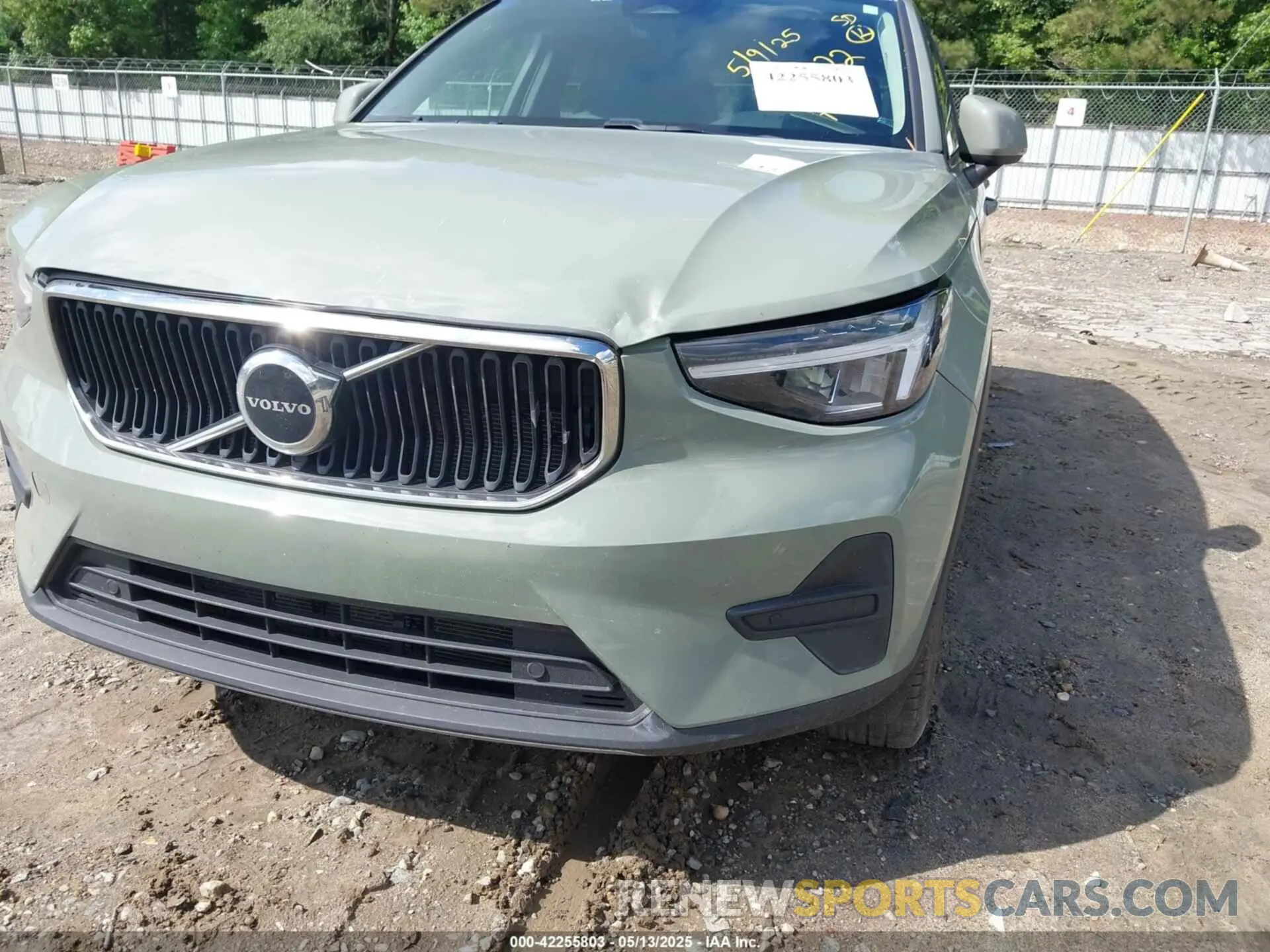 6 Photograph of a damaged car YV4L12UK3P2941522 VOLVO XC40 2023