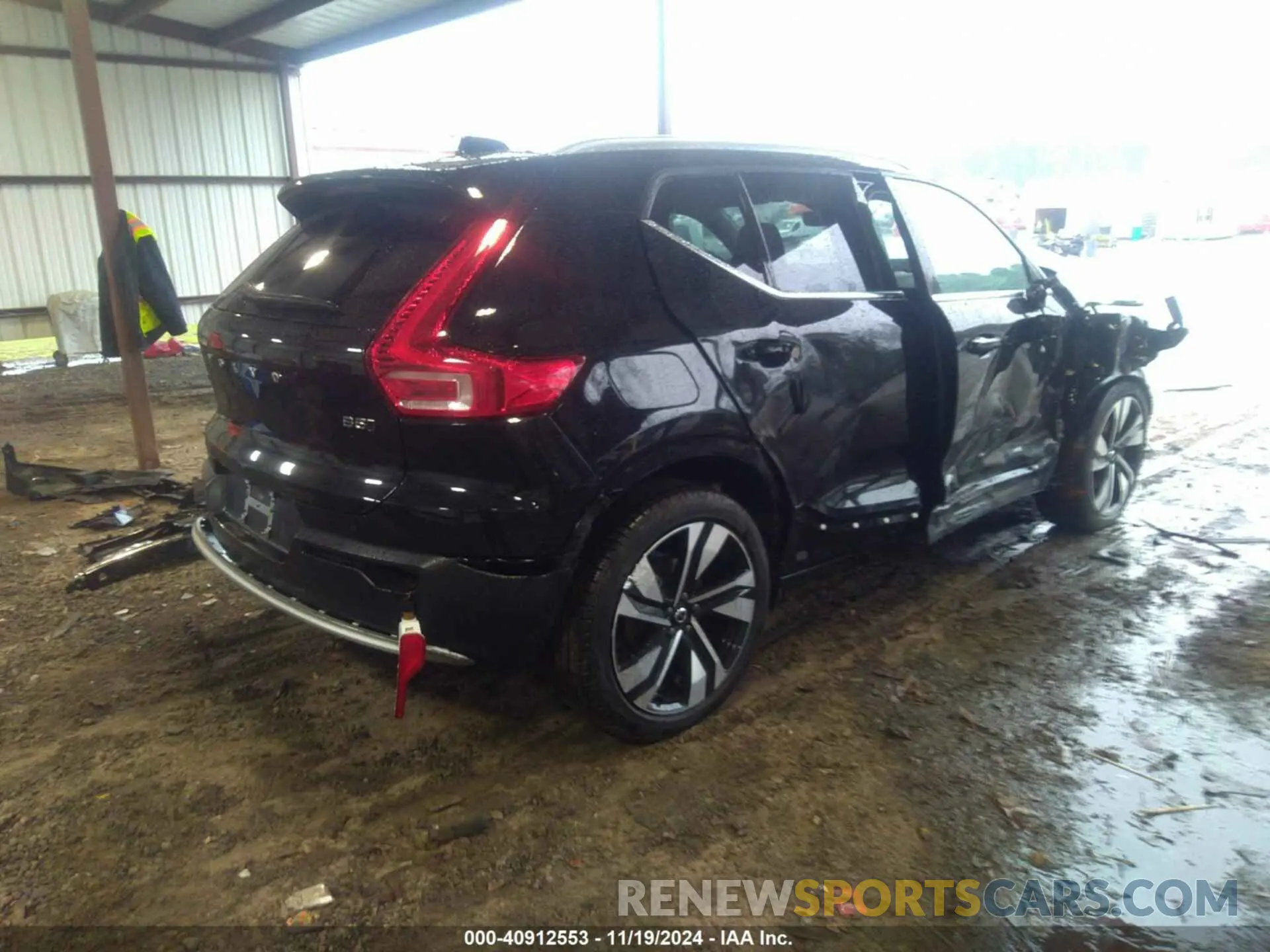 4 Photograph of a damaged car YV4L12UN6P2088821 VOLVO XC40 2023
