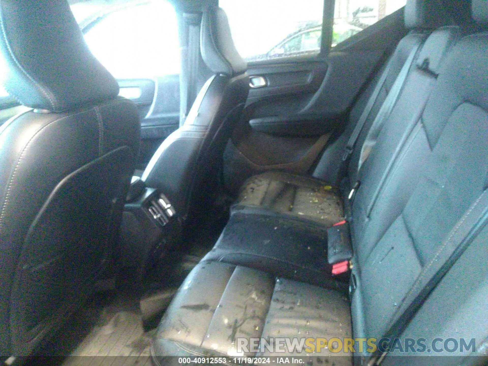 8 Photograph of a damaged car YV4L12UN6P2088821 VOLVO XC40 2023