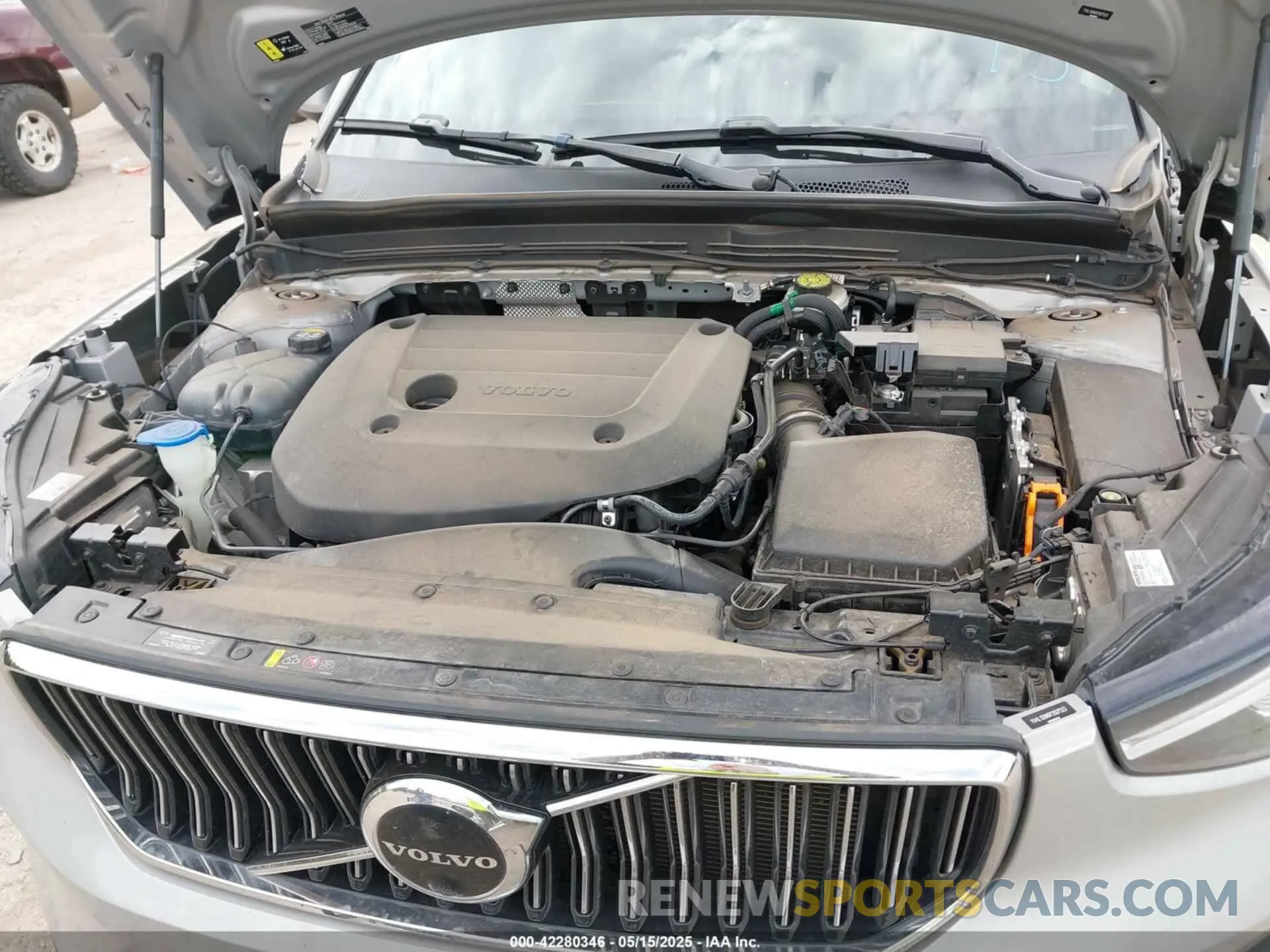 10 Photograph of a damaged car YV4L12UN9P2927523 VOLVO XC40 2023