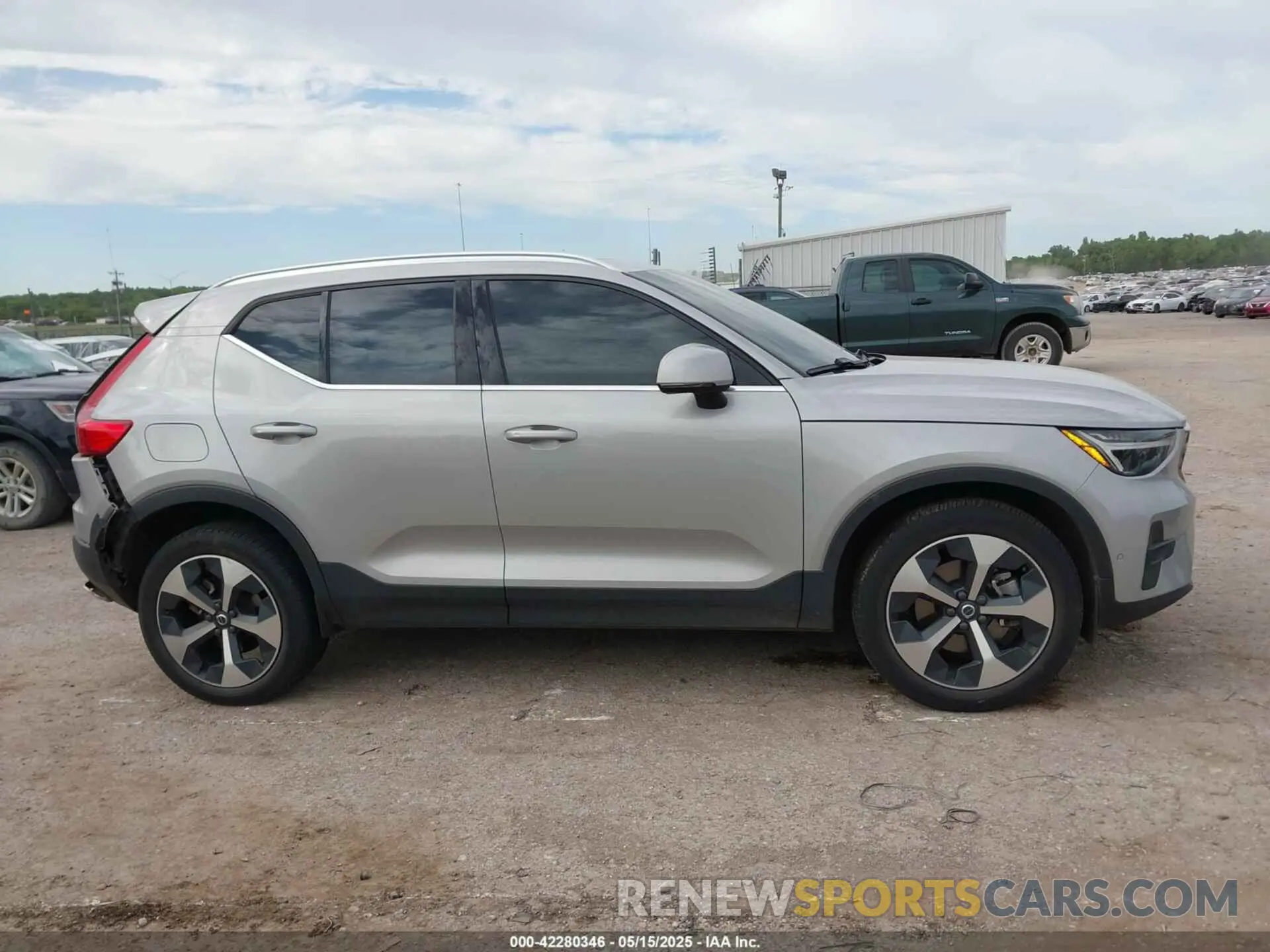 13 Photograph of a damaged car YV4L12UN9P2927523 VOLVO XC40 2023