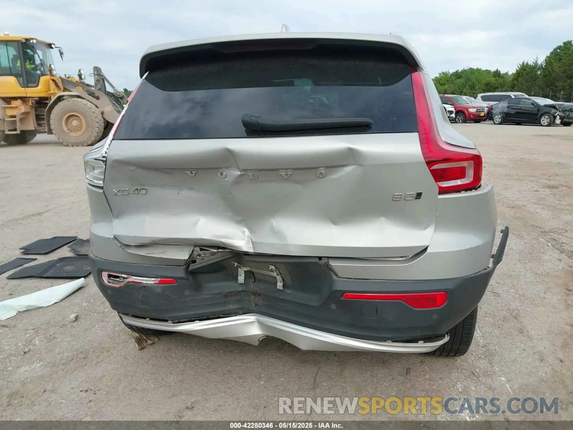 16 Photograph of a damaged car YV4L12UN9P2927523 VOLVO XC40 2023