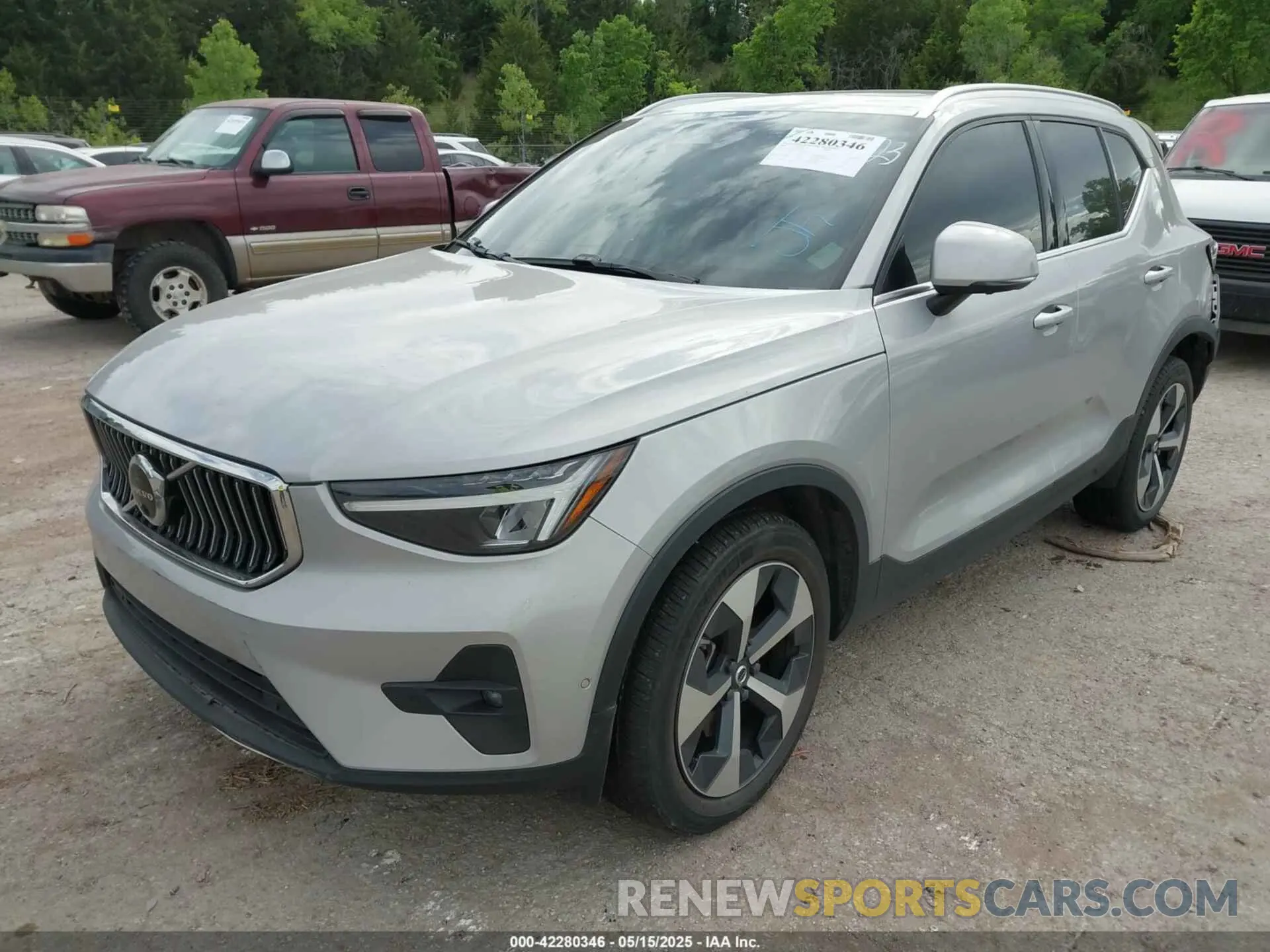 2 Photograph of a damaged car YV4L12UN9P2927523 VOLVO XC40 2023