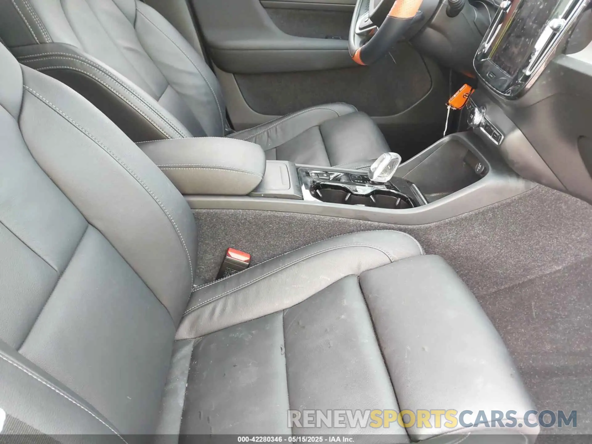 5 Photograph of a damaged car YV4L12UN9P2927523 VOLVO XC40 2023